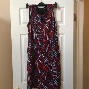 Women Lands’ End 10 wild floral print sleeveless dress with pockets and keyhole.